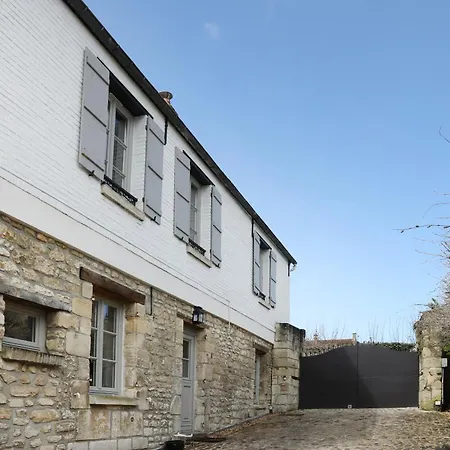 Lägenhet La Maison Du Clocher By La Boite En Courteuil