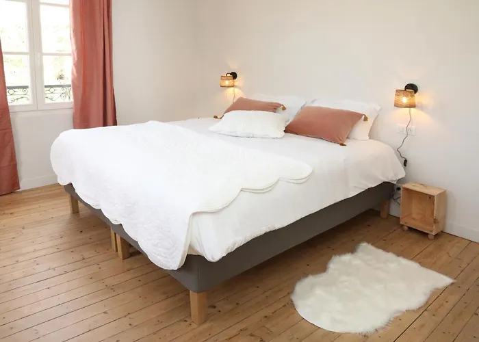 아파트 La Maison Du Clocher By La Boite En