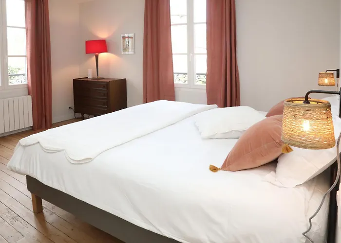 아파트 La Maison Du Clocher By La Boite En *