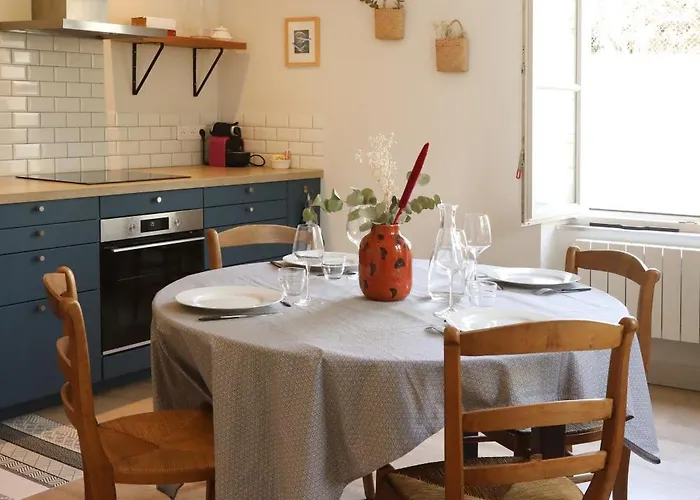 아파트 La Maison Du Clocher By La Boite En